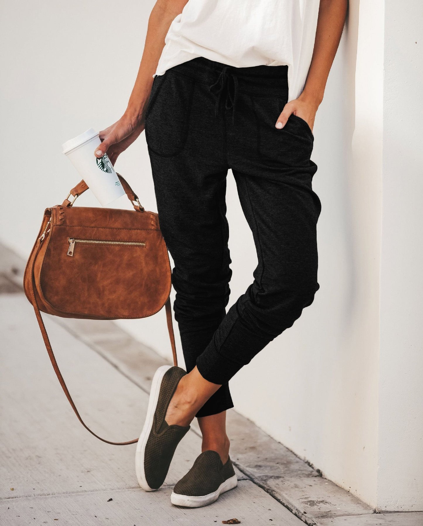 Lace-up slacks loose