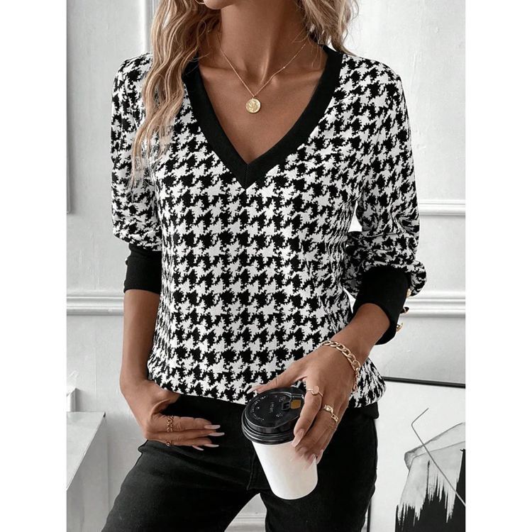 V-neck Long Sleeve Button Printed T-shirt In Contrast Color